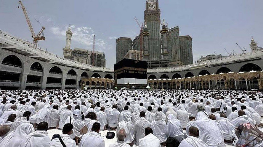 Over 65,000 Hajj Pilgrims Reach Saudi Arabia, Death Toll Rises to 18